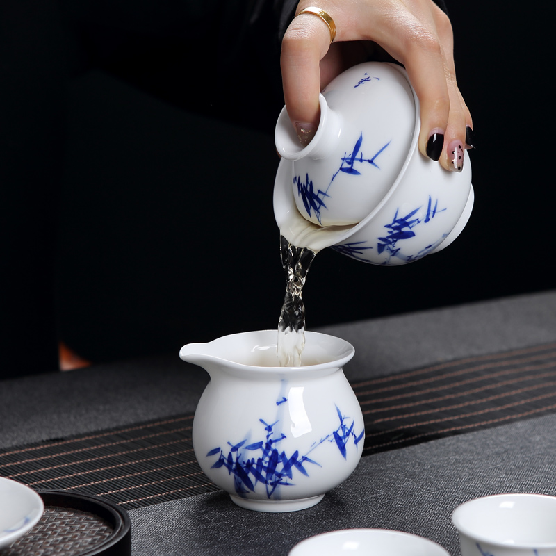 Jingdezhen ceramic kung fu tea set home sitting room tea Chinese blue and white, three small tureen tea cups