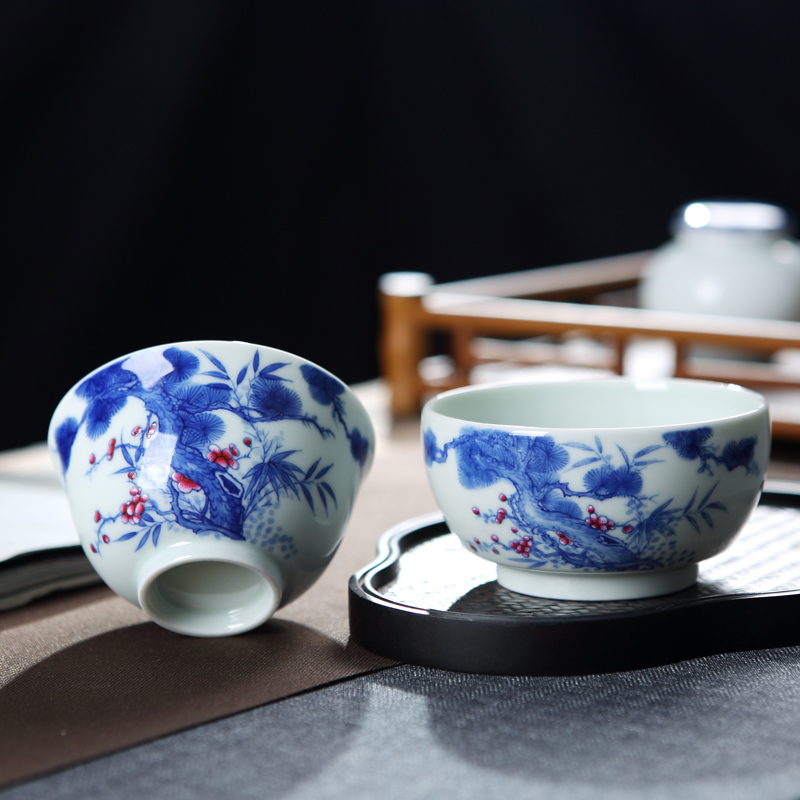 Hongying ceramics jingdezhen blue and white color bucket hand - made kung fu tea cup single sketch of male household master CPU