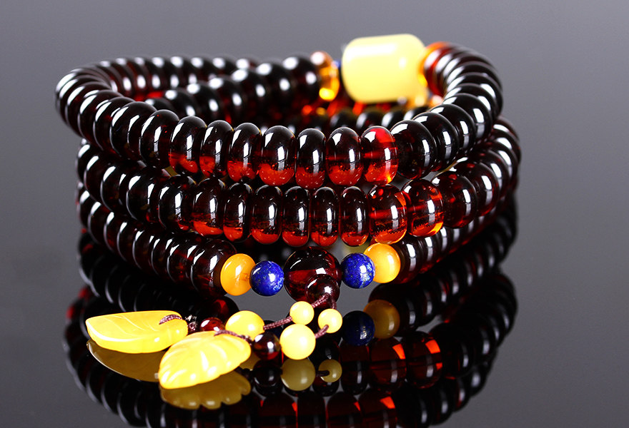 【独特设计】40.57克 收藏级天然高品质酒红色血珀佛珠c163