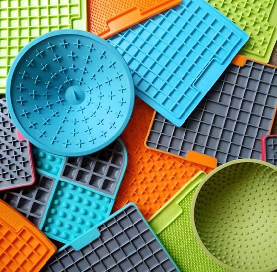Spot Lickimat pets plump toys cats and dogs slow food plate licking bowl shake bowl soothe consumption
Spot Lickimat pets plump toys cats and dogs slow food plate licking bowl shake bowl soothe consumption