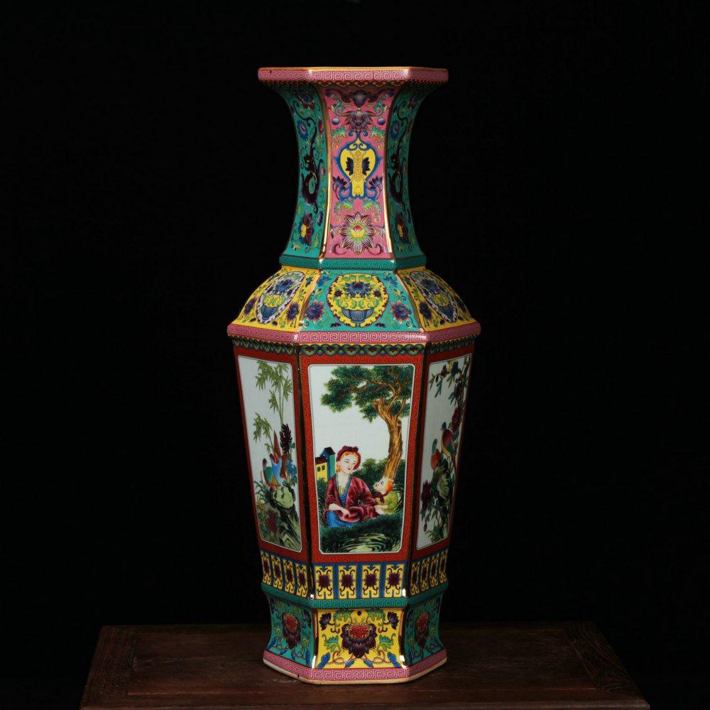 Jingdezhen ceramics, vases, antique green red hoard of enamel glaze Atlantic had six bottles of arts and crafts