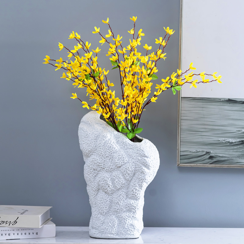 Modern minimalist ceramic vase does the table sitting room adornment flower implement sample room household soft dry flower is placed