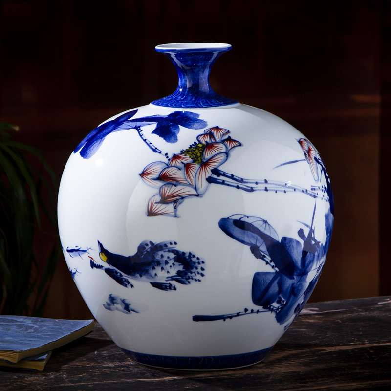 Jingdezhen ceramic hand draw freehand brushwork in traditional Chinese blue and white porcelain vase of new Chinese style living room porch China adornment ornament