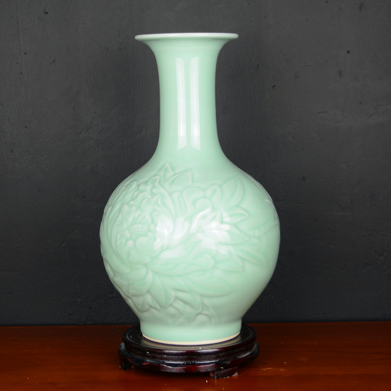 Jingdezhen ceramic hand - carved celadon vase Chinese style restoring ancient ways the sitting room is a strange flower, adornment is placed
