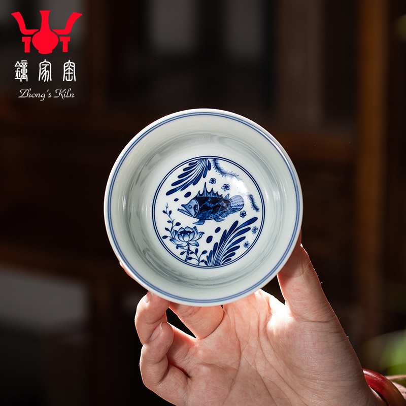 Clock home up jingdezhen blue and white to maintain fish algae lines office tea tea set all hand - made master cup men 's single CPU