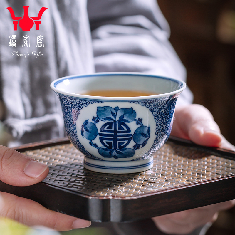 Bell up to burn the host CPU of jingdezhen ceramic cups a single manual blue and white peach ShouXi cup cup