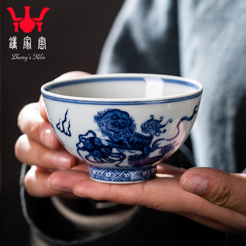 Clock kung fu tea house up with jingdezhen blue and white maintain tea pure manual lion roll silk master cup single CPU