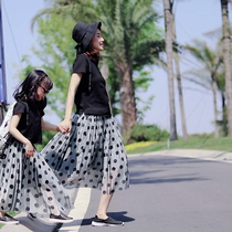 2021 summer new literary mother and daughter black T-shirt polka dot yarn yarn skirt foreign style parent-child outfit two-piece suit tide