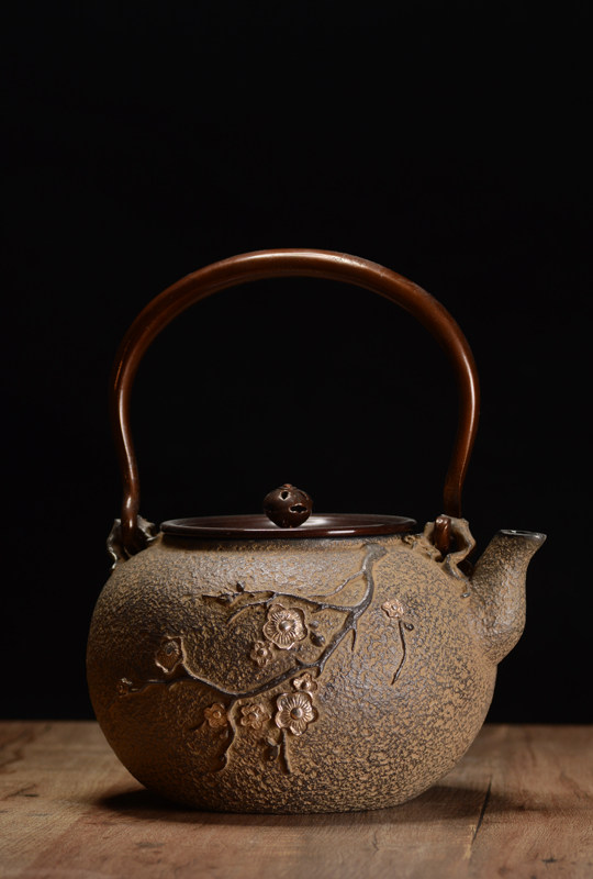 铁壶日本 龟寿堂原装进口手工错银梅花无涂层岩肌铸铁壶 煮水茶壶