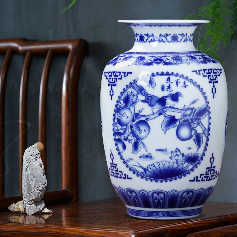 Floret bottle of blue and white porcelain of jingdezhen ceramics and exquisite furnishing articles of modern Chinese style household living room TV cabinet decoration