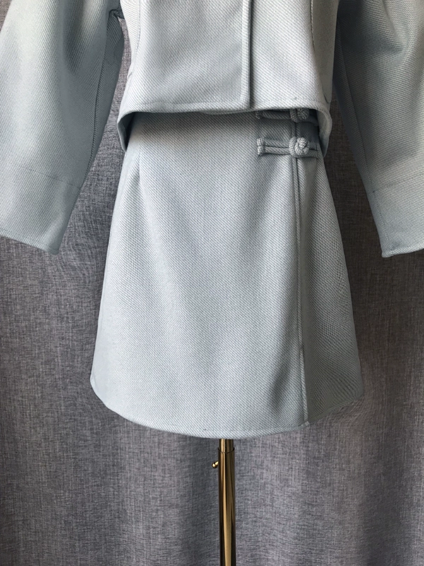 Cộng hòa Trung Hoa phong cách cổ điển nút đĩa len áo khoác len hai mặt + váy nửa dài hai mảnh phù hợp với phụ nữ mùa thu - Bộ đồ