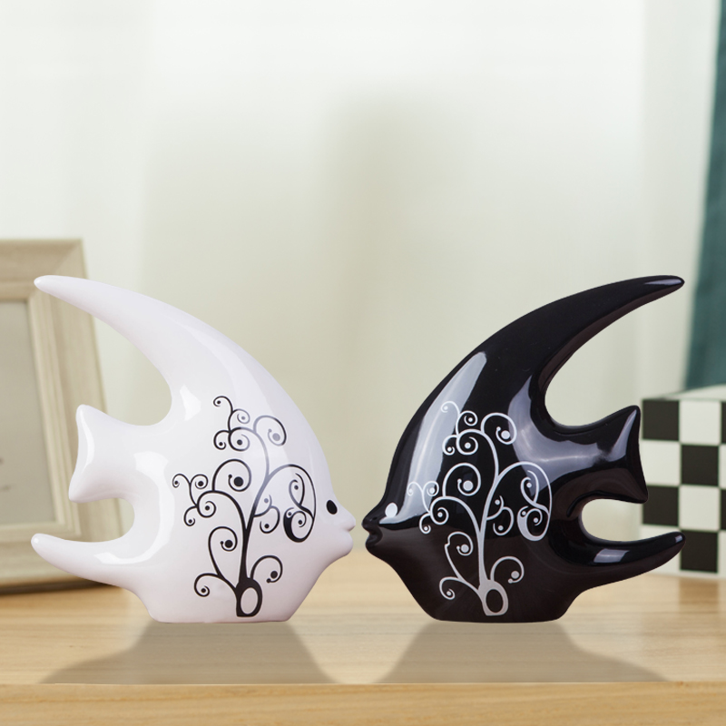 Creative household act the role ofing is tasted wine sitting room adornment ornament furnishing articles contracted ceramic, black and white fish lovers wedding gift