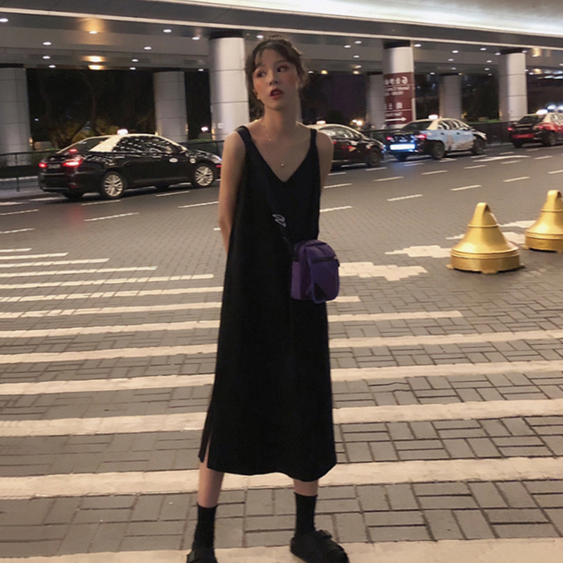 Black Harness Ocean Dress Woman 2022 Chunqiu New inner lap to wear sexy V pilotage Wind vest with a long skirt