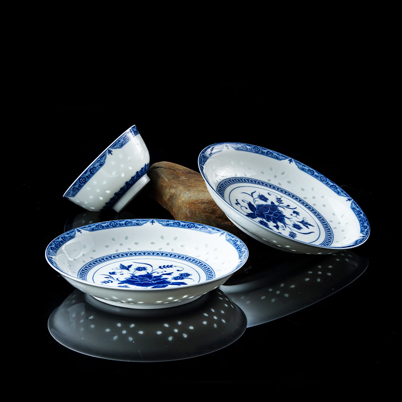 Jingdezhen porcelain tableware dishes suit household of Chinese style and contracted Jingdezhen ceramic plate combination of blue and white porcelain bowls with a gift