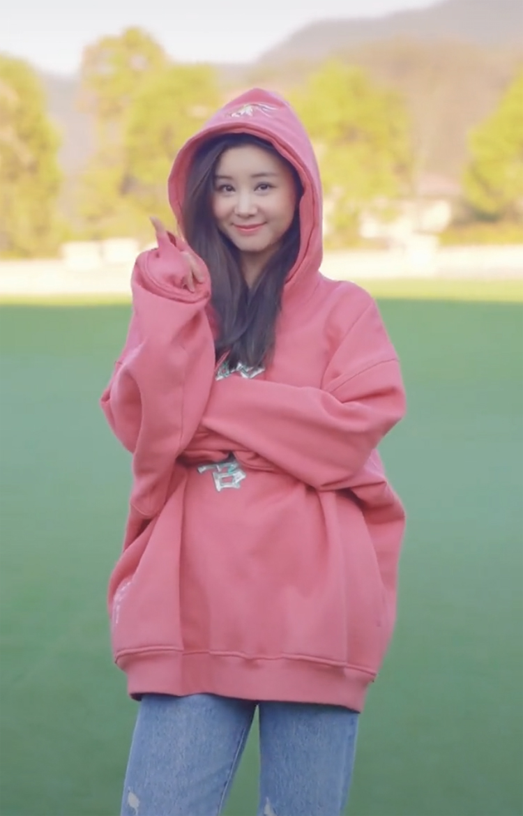 抖音明星李小萌同款卫衣女春秋薄款粉色宽松韩版连帽套头减龄上衣