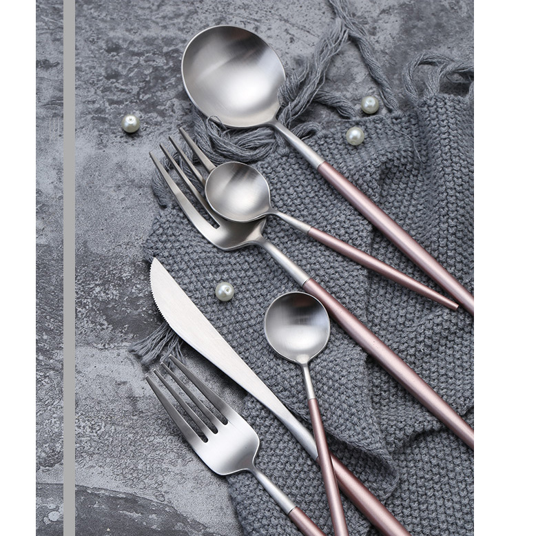 The Fijian trent steak knife and fork spoon, three - piece 304 thickening high - grade stainless steel western - style food tableware. A full set of home