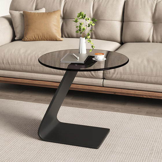 Tempered glass coffee table living room sofa Italian side table light luxury modern simple high-end minimalist round table creative corner table
Tempered glass coffee table living room sofa Italian side table light luxury modern simple high-end minimalist round table creative corner table