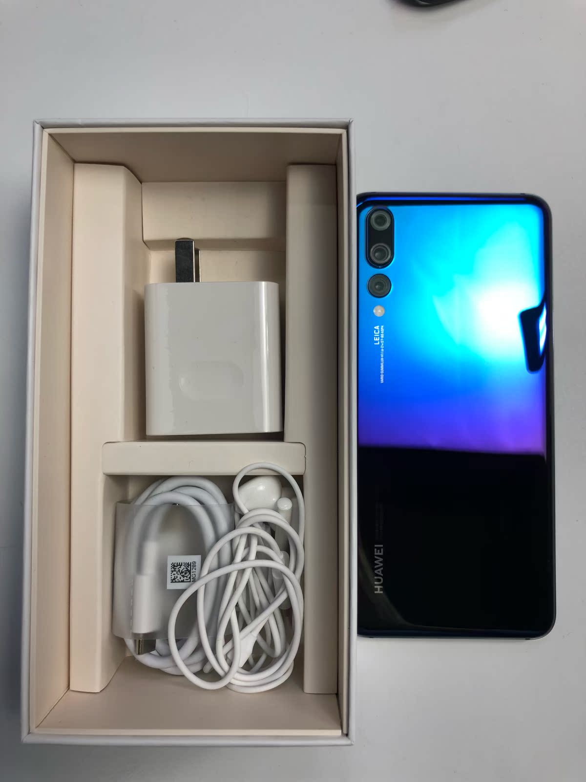 363290 华为p20pro 极光闪蝶 8 128 全网通 95新