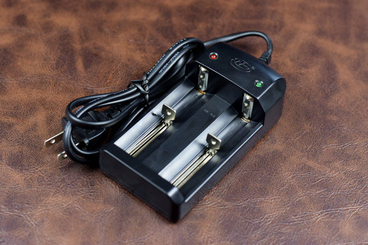 电子烟充电器 双充 18650 18350 电池座充 万能充 强光手电充电器