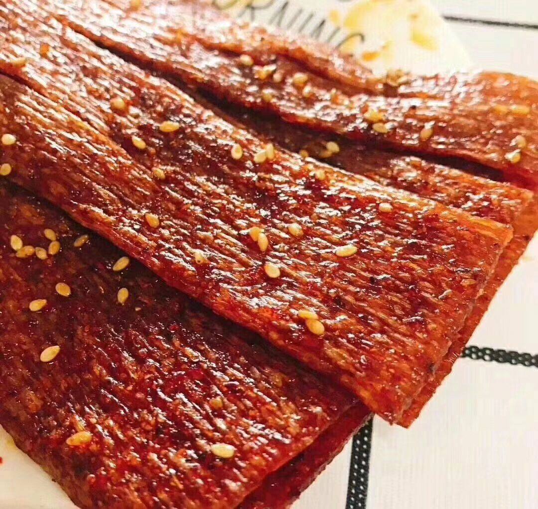 拾光悠味網紅辣條辣皮片辣棒絲蒜薄塊爆蛋麥薄辣零食6袋10袋包郵