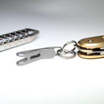 Titanium alloy multipurpose back-shaped titanium hanging buckle pocket clip anti-loss clip EDC small tool equipped KeySmart EDCKEY