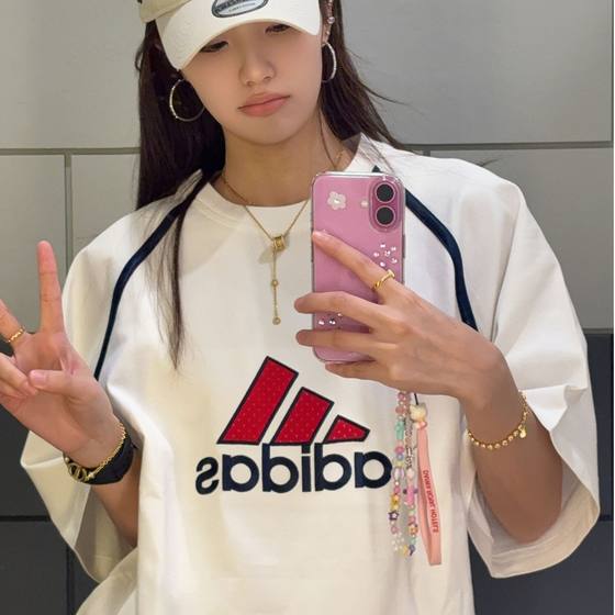 adidas Adidas Clover Men's and Women's Sports and Casual Loose Short Sleeve T-Shirt IM7840
adidas Adidas Clover Men's and Women's Sports and Casual Loose Short Sleeve T-Shirt IM7840