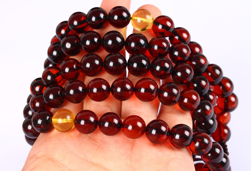 69.30克  10mm 精美精品 酒红色 圆珠 血珀佛珠  713n