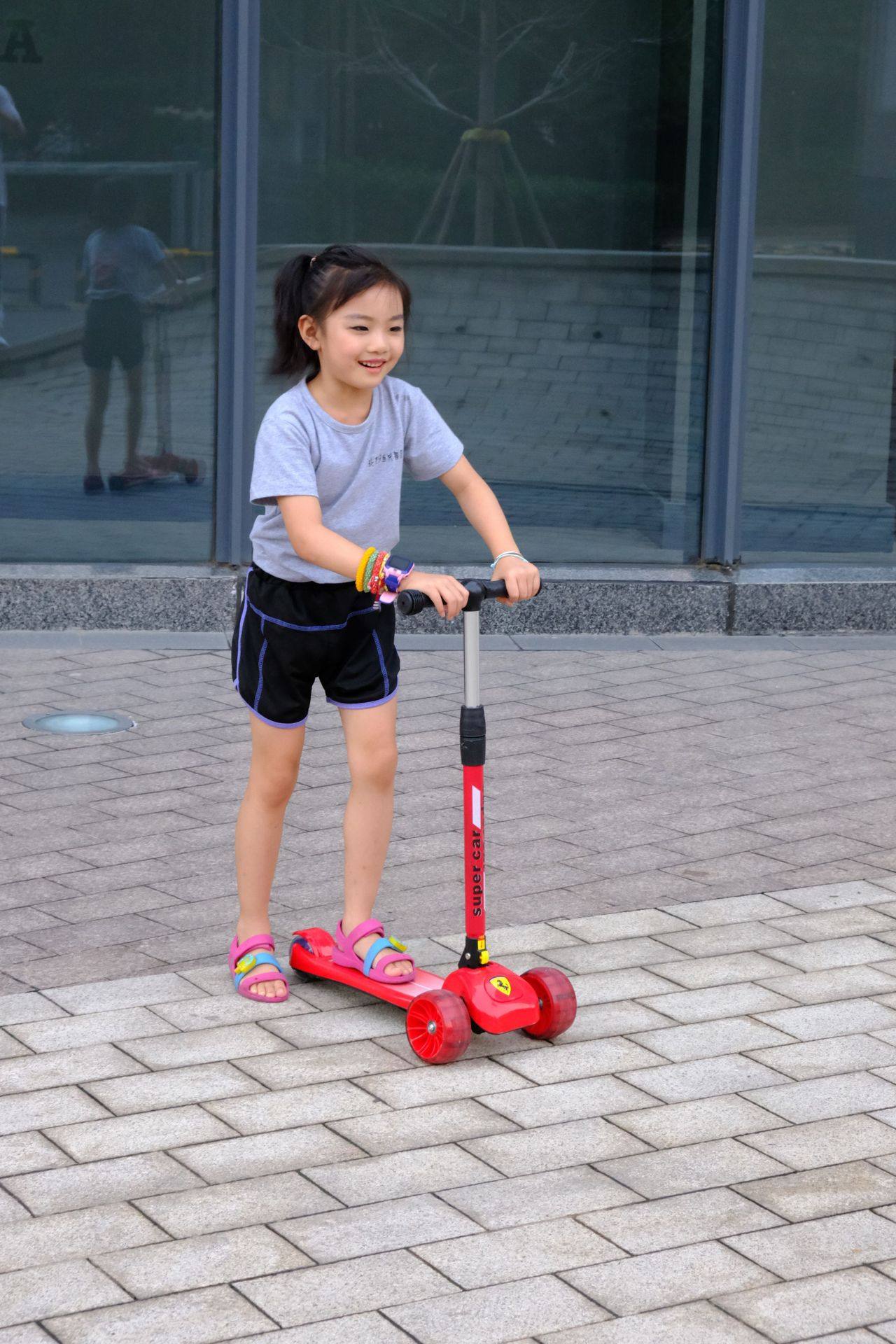 折叠减震音乐灯光儿童滑板车宽轮单脚滑滑车男女宝溜溜车闪光轮