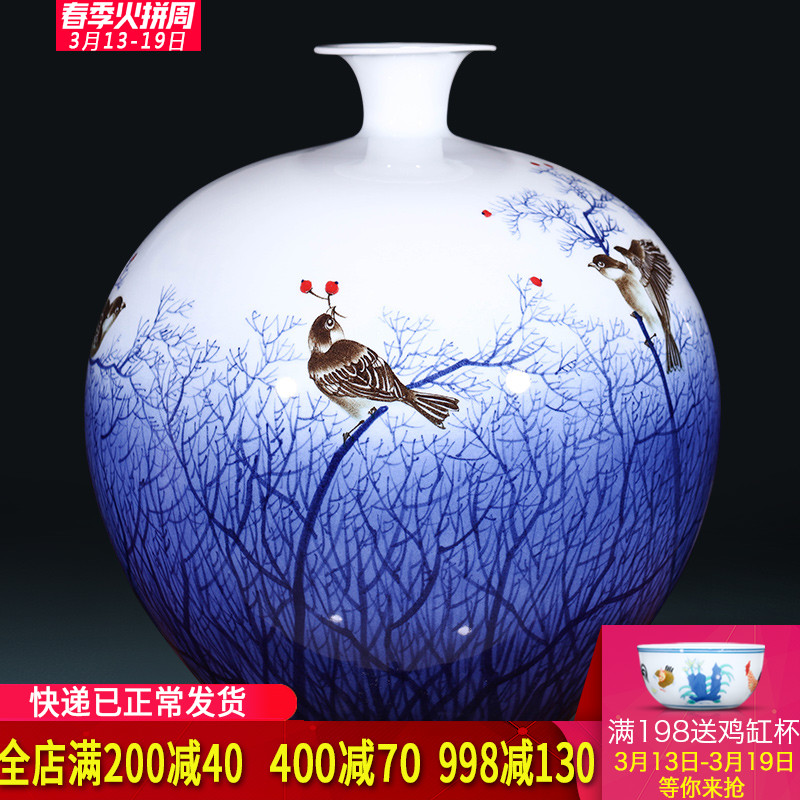 The Master of jingdezhen ceramics hand - made furnishing articles large new Chinese blue and white porcelain vase sitting room adornment is placed