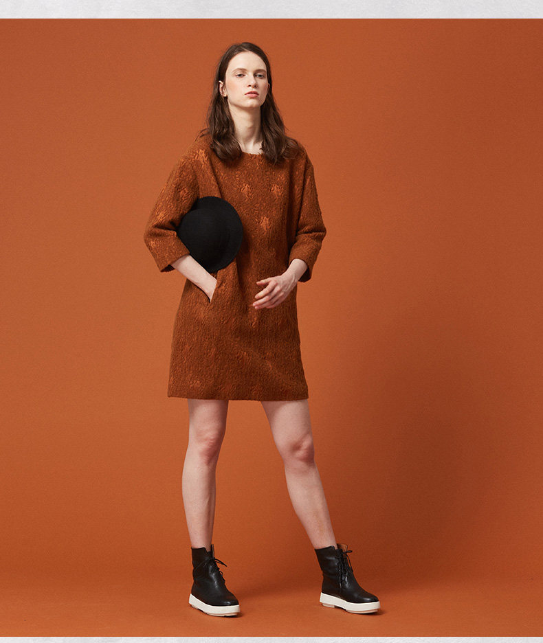 aum噢姆秋冬季新款熟女气质七分袖宽松中长款圆领羊毛连衣裙中裙