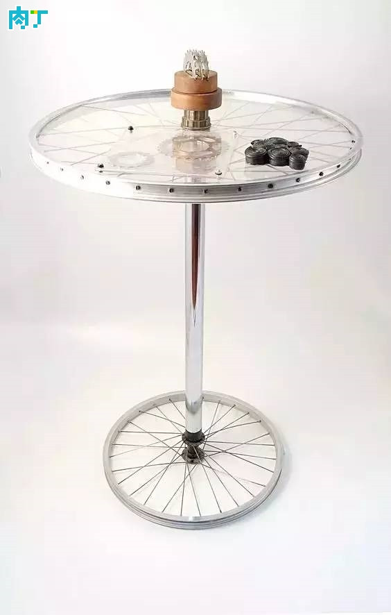 看人家的旧自行车