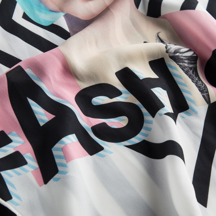 拉夏贝尔SPORT 2015夏新品 人物印花蝙蝠袖条纹T恤 女20006077