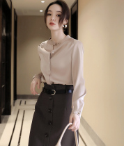 Indifferent and elegant in a Korean gold beige small stand collar dark placket small loose shirt autumn girl