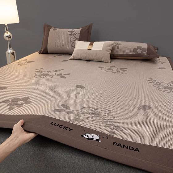 Japanese ice silk mat summer mat soft bamboo washable machine washable fittings style Class A three-piece set 2025 new model
Japanese ice silk mat summer mat soft bamboo washable machine washable fittings style Class A three-piece set 2025 new model