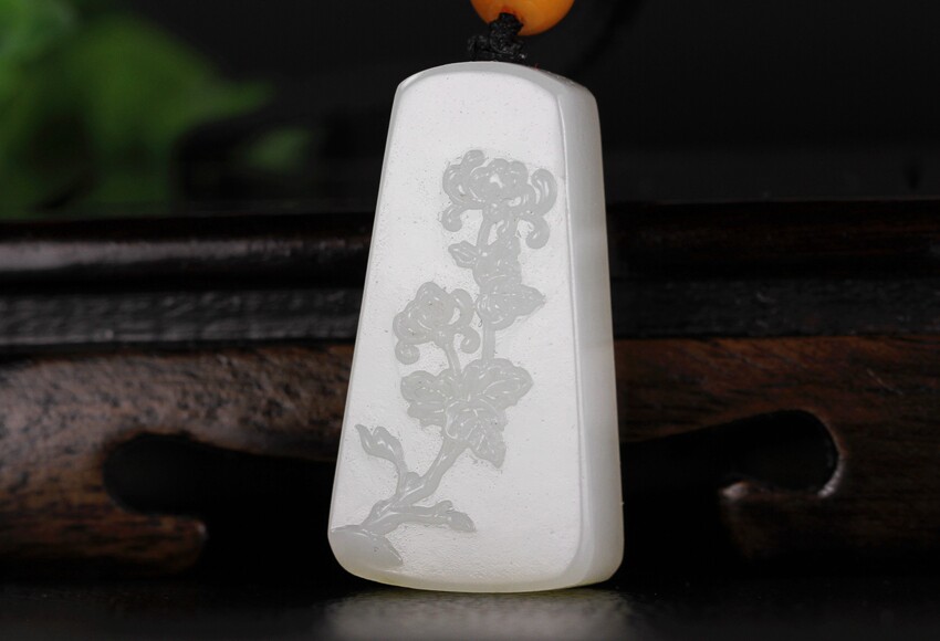 和田玉羊脂白玉挂件菊花牌 21.204克