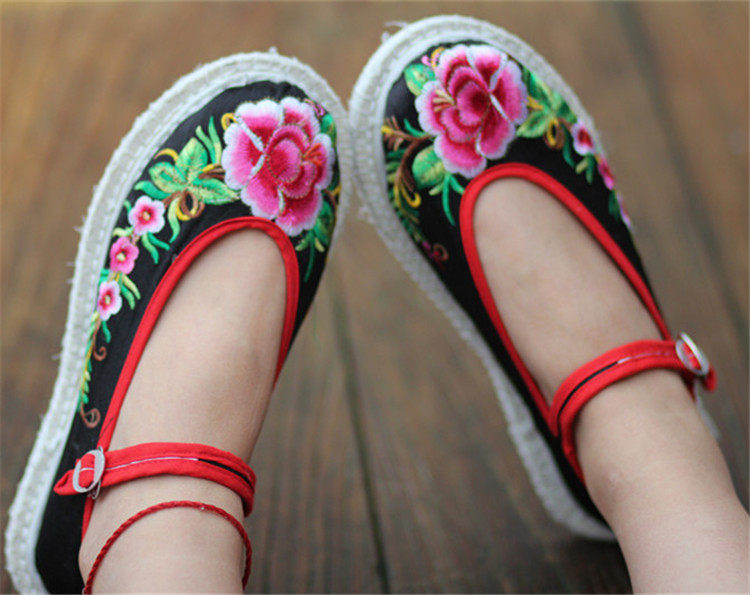 民族绣花鞋,手工绣花鞋,平底绣花布鞋 云南绣花鞋黑色