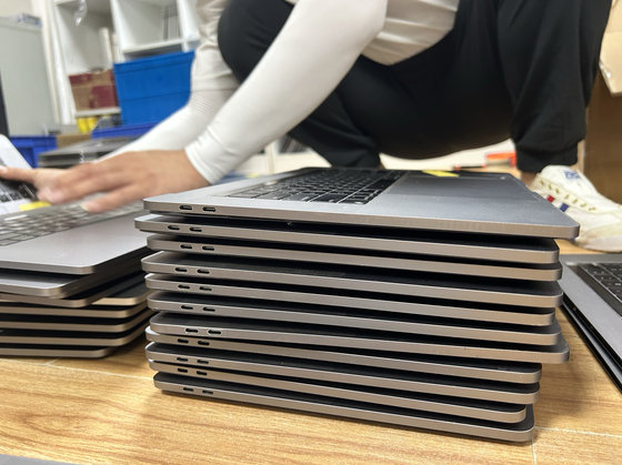 Apple 19 laptops with the lower half set of A1990 i9 2.3 16 512G 4G graphics card original host without head
Apple 19 laptops with the lower half set of A1990 i9 2.3 16 512G 4G graphics card original host without head