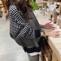 In 2021 the new fairy lazy black sweater wears a knitted shirt in autumn and winter