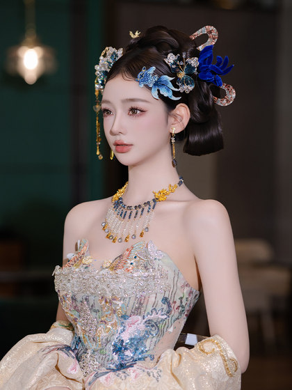 새로운 중국 스타일 틈새 틈새 파란색 손잡이 koi 신부 술 머리 액세서리 크리스탈 꽃 토스트 옷 Cheongam Headdress 새로운 중국 스타일 틈새 틈새 파란색 손잡이 koi 신부 술 머리 액세서리 크리스탈 꽃 토스트 옷 Cheongam Headdress