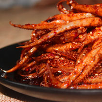 Spicy iron plate squid whiskers spicy snacks seafood ready-to-eat squid specialty snacks snack snack snack food bulk