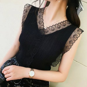 蕾丝拼接冰丝小吊带背心女夏2021新款V领无袖针织衫外穿宽松上衣