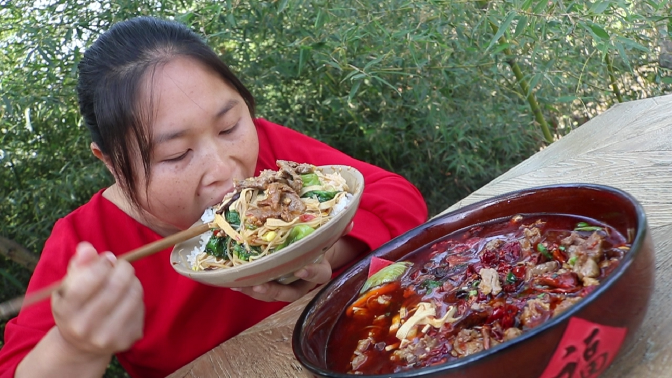 毛妹逗你玩吃美食图片