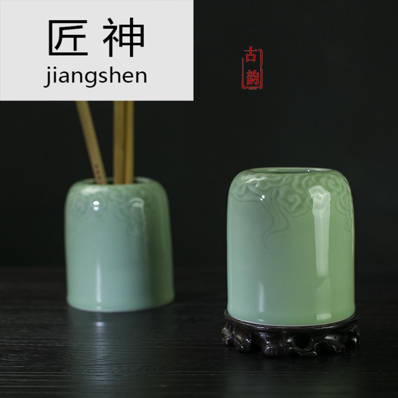 Jingdezhen ceramic creative relief brush pot restoring ancient ways furnishing articles contracted calligraphy pen container office teahouse receive a barrel