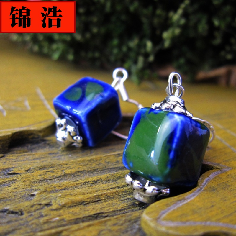 Jin hao ceramic earrings look A Jin hao square candy earrings unpopular economic profits products being little gift