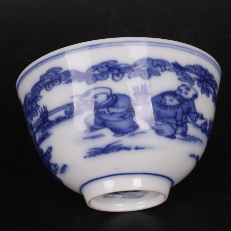 In blue and white YingXiWen antique crafts of Chinese style household porcelain cups furnishing articles antique curio collection