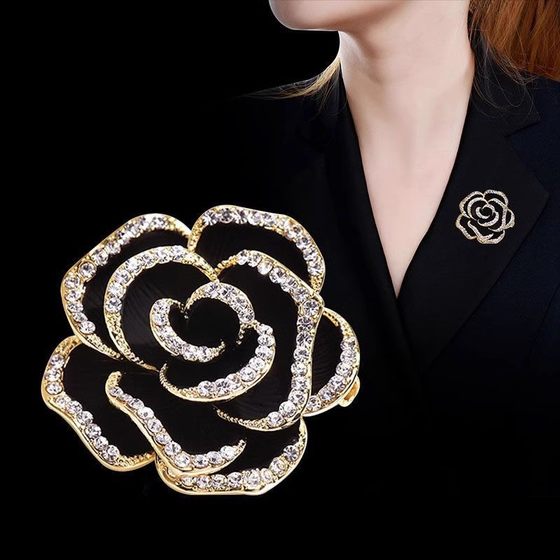 Camellia Camellia High -end brooch female jacket suit accessories temperament, chest flower, unprecedented jewelry to give mothers gift
Camellia Camellia High -end brooch female jacket suit accessories temperament, chest flower, unprecedented jewelry to give mothers gift