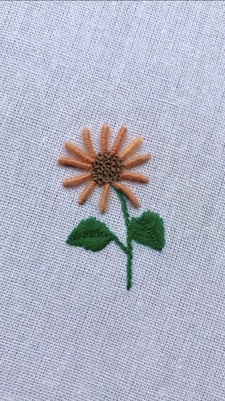 很简单的向日葵绣法,学会绣衣服上