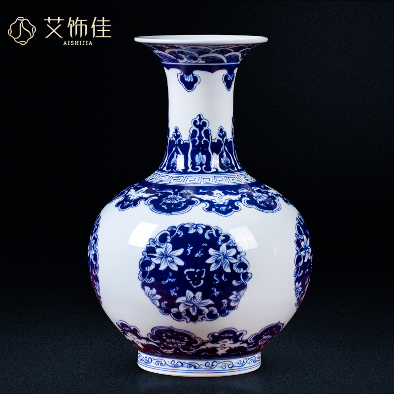 Antique vase of blue and white porcelain of jingdezhen ceramics sitting room flower arranging study porch decoration of Chinese style household furnishing articles