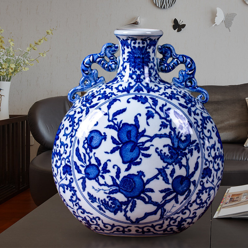 Jingdezhen ceramic antique hand - made of blue and white porcelain vases, flower arrangement furnishing articles rich ancient frame the sitting room of Chinese style household ornaments