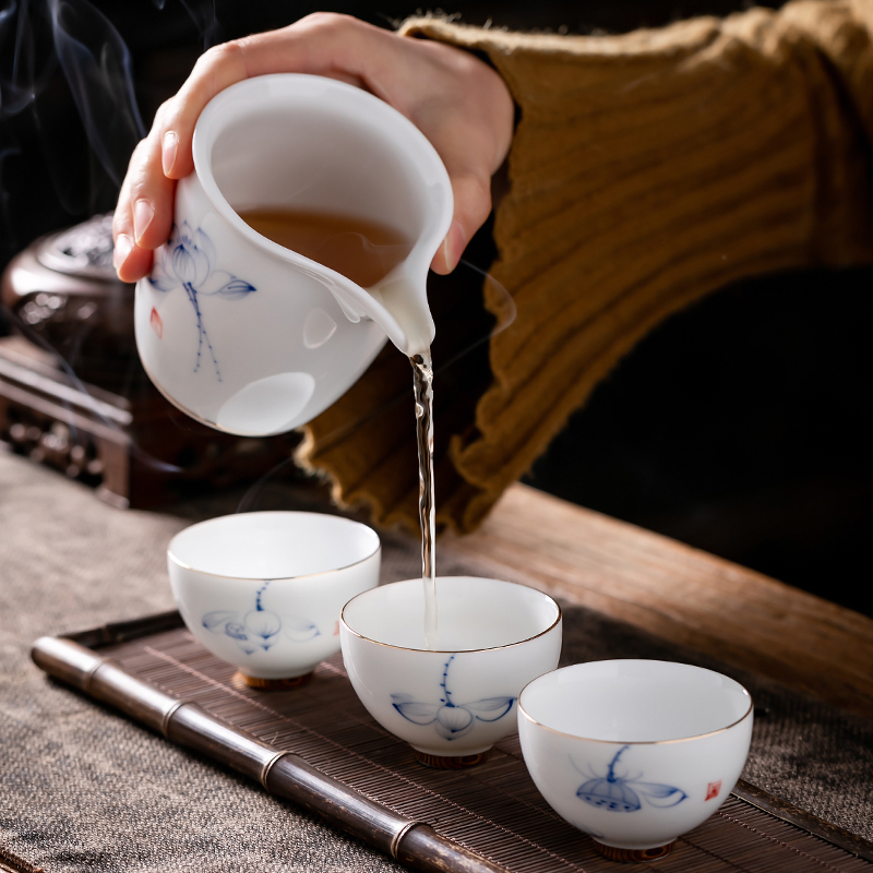 Fujian and creative tea ware Japanese hand - made ceramic fair keller contracted household points white porcelain cup kung fu tea tea